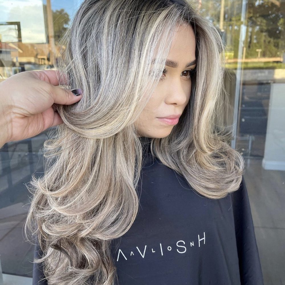Salon Lavish